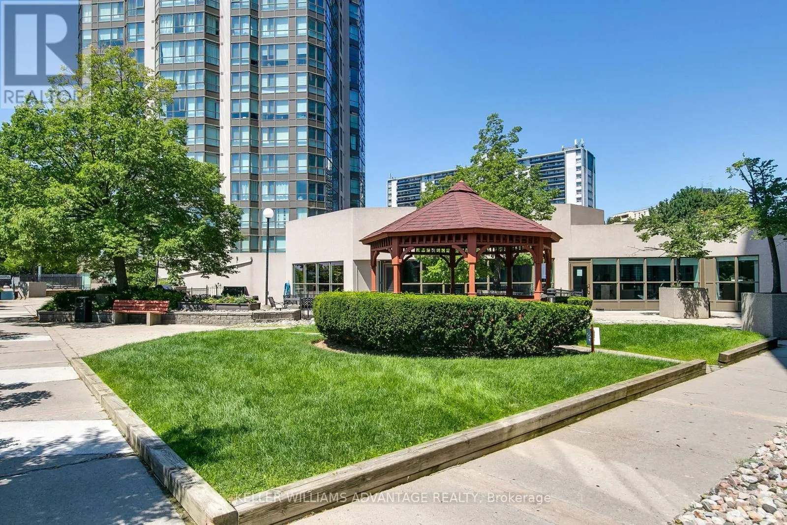 1006 - 3231 EGLINTON AVENUE E