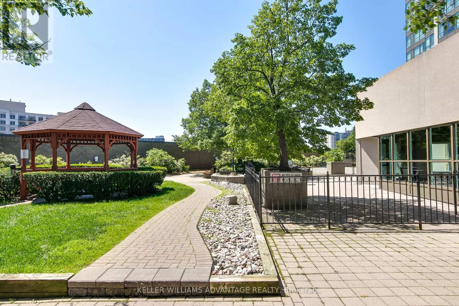 1006 - 3231 EGLINTON AVENUE E