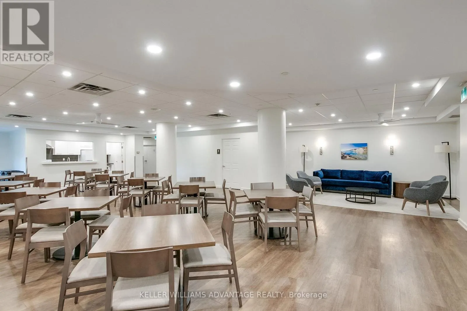 1006 - 3231 EGLINTON AVENUE E