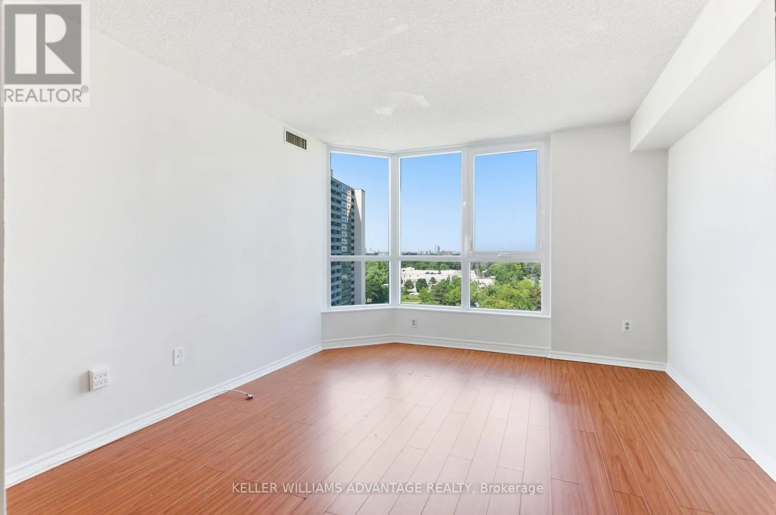 1006 - 3231 EGLINTON AVENUE E