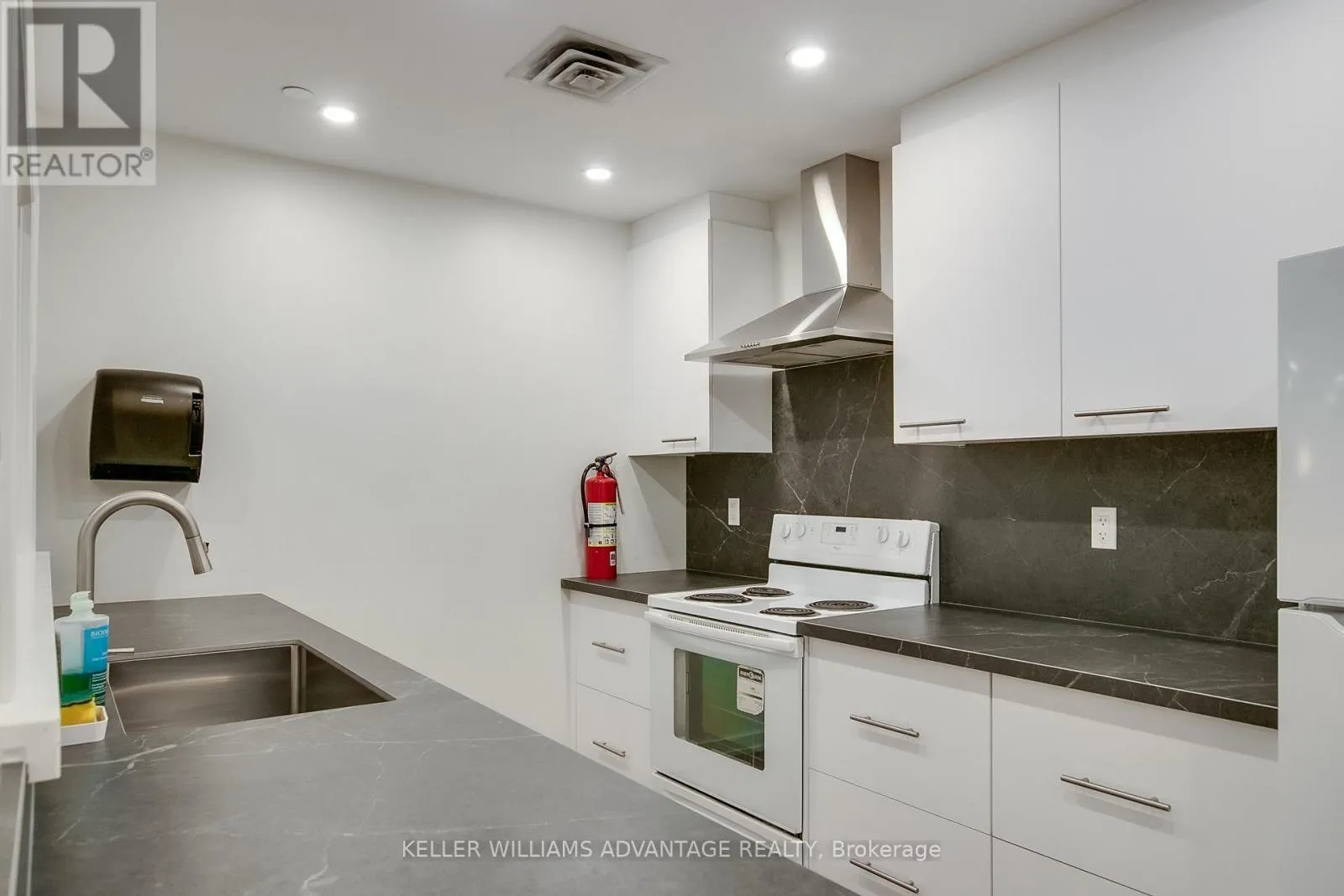 1006 - 3231 EGLINTON AVENUE E
