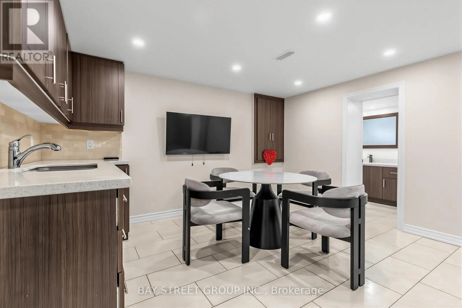 8 AMETHYST ROAD