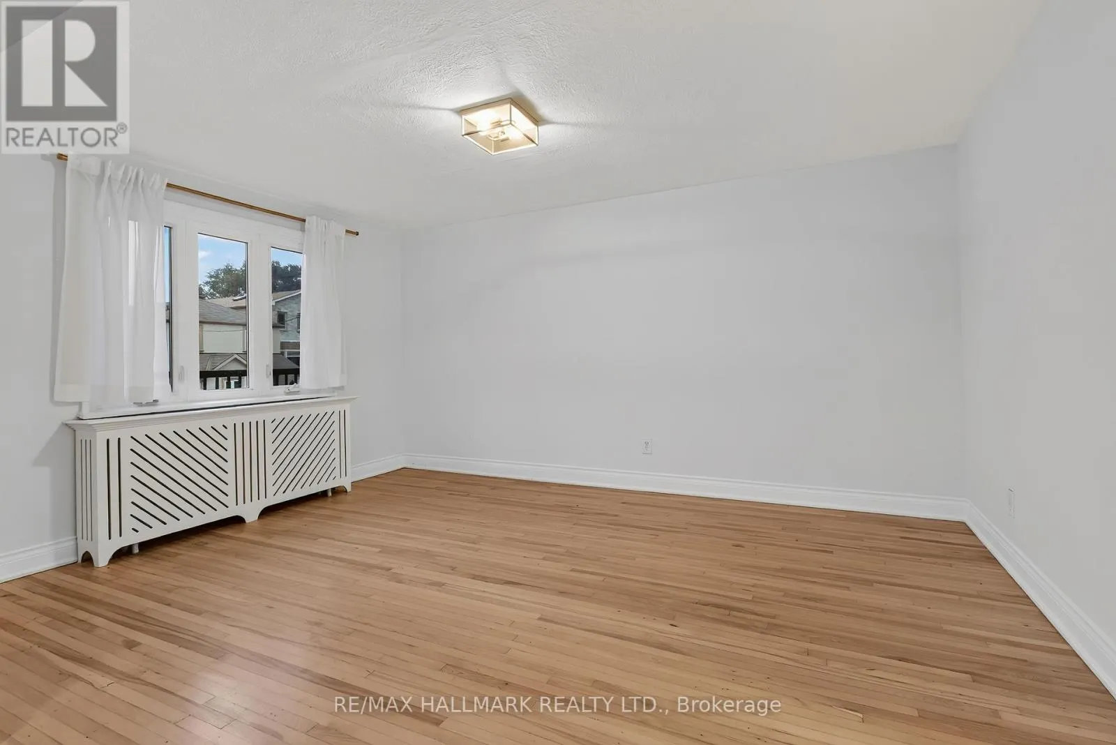 27 BEXHILL UPPER AVENUE