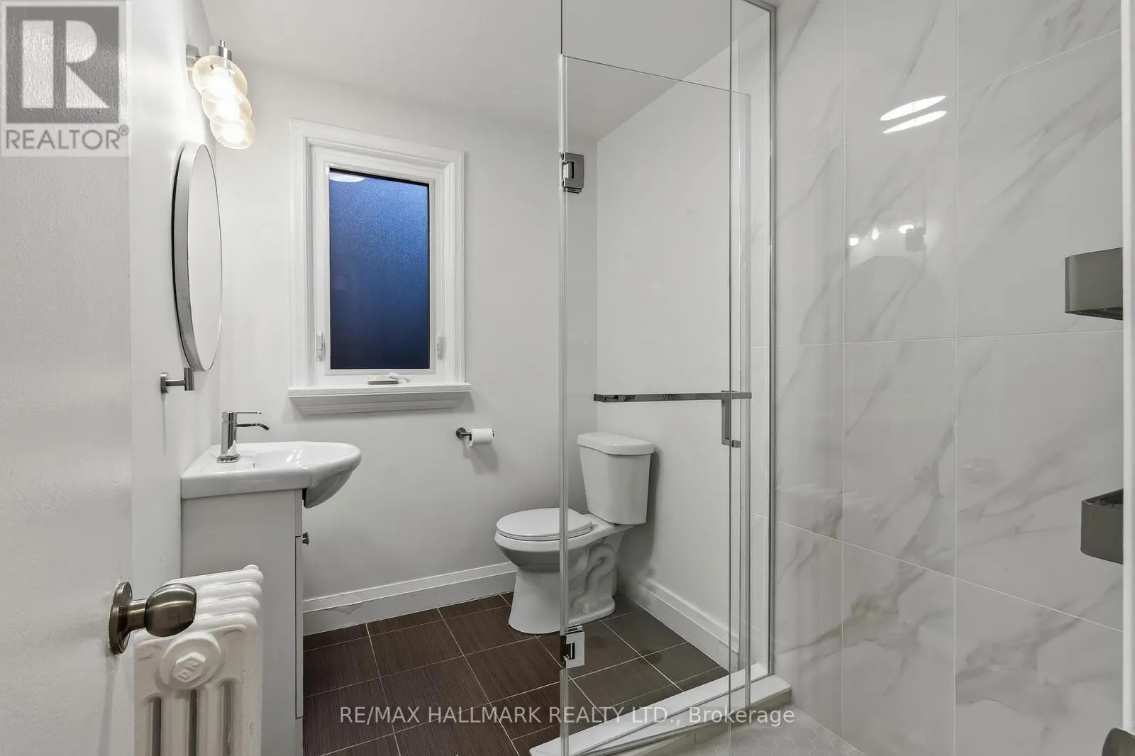 27 BEXHILL UPPER AVENUE