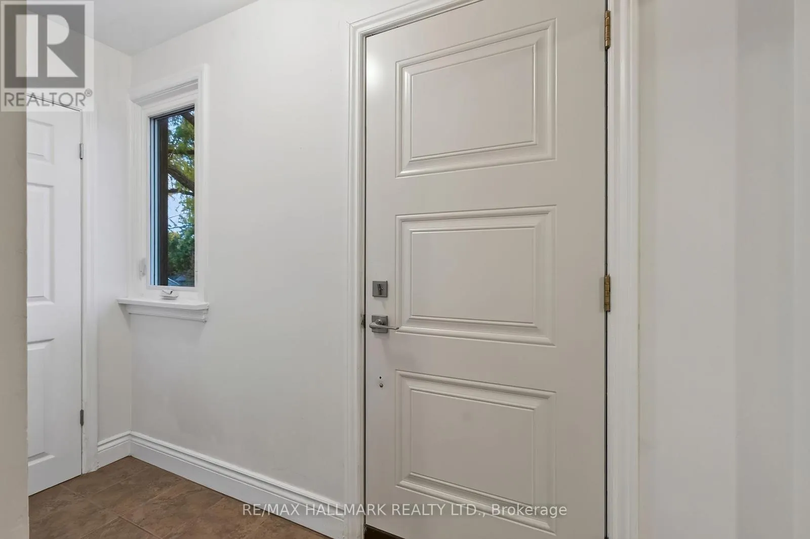 27 BEXHILL UPPER AVENUE
