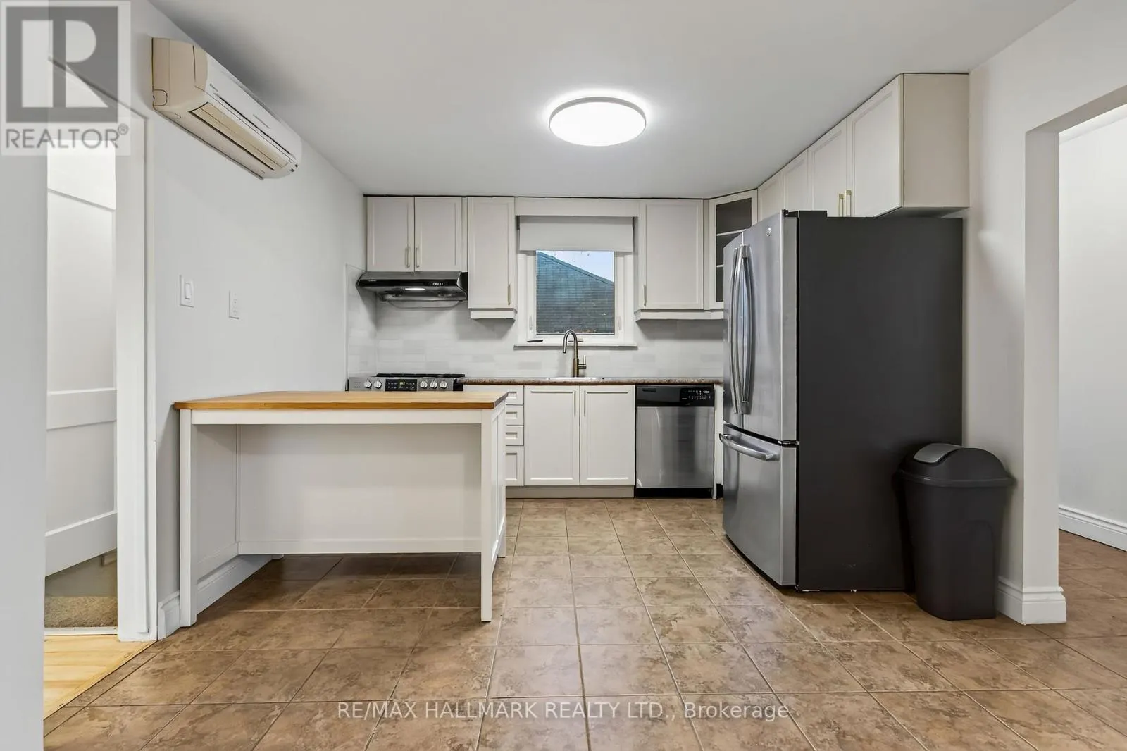 27 BEXHILL UPPER AVENUE