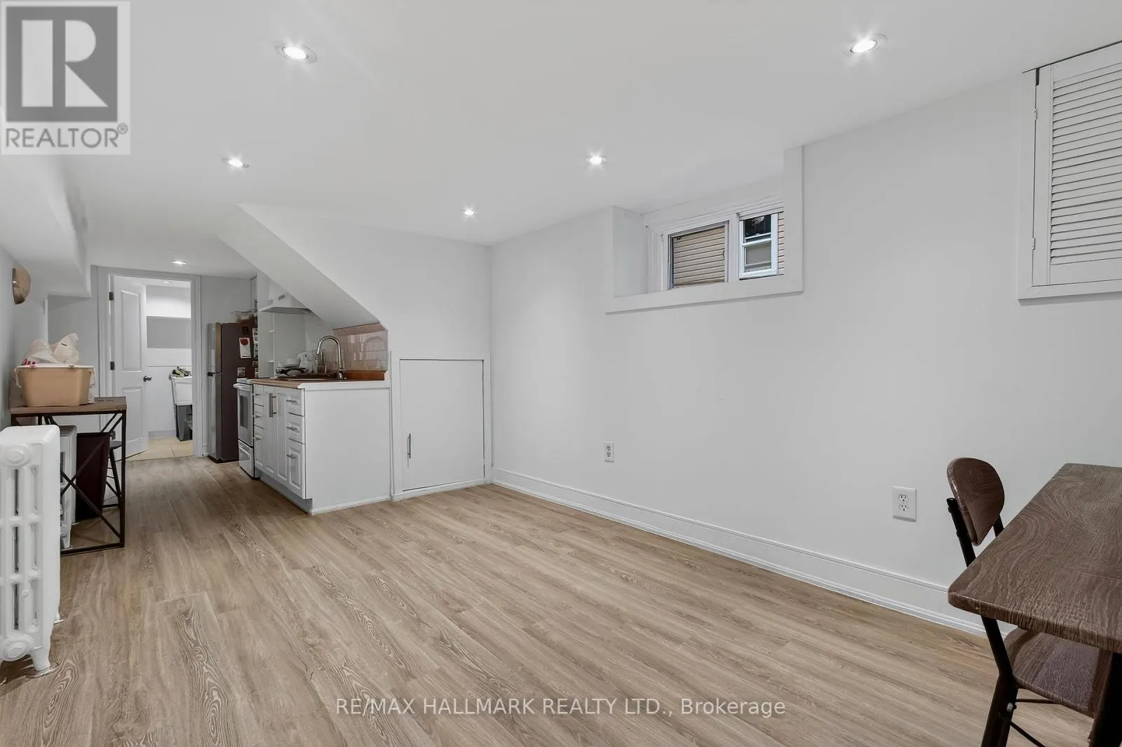 27 BEXHILL LOWER AVENUE