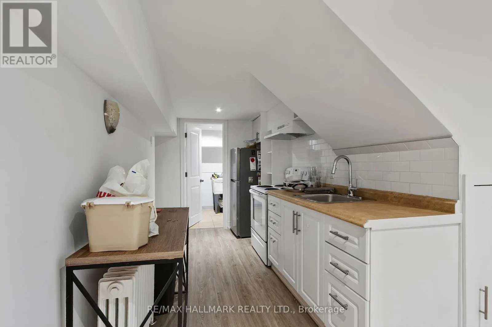 27 BEXHILL LOWER AVENUE