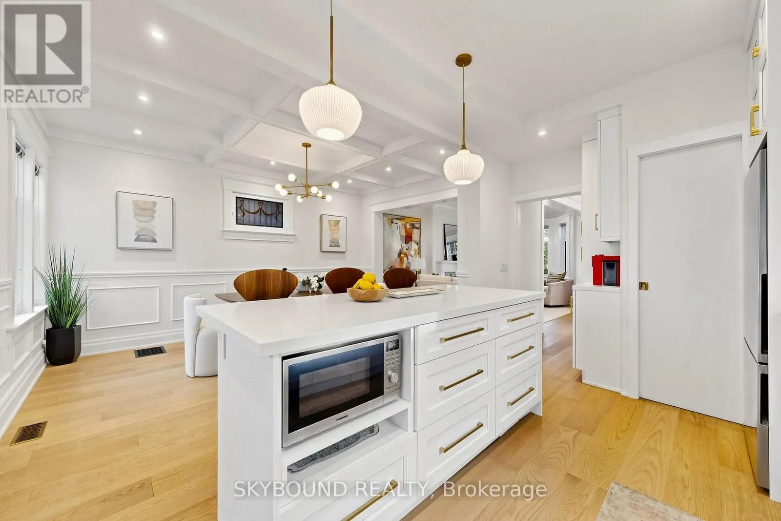 156 HAMPTON AVENUE