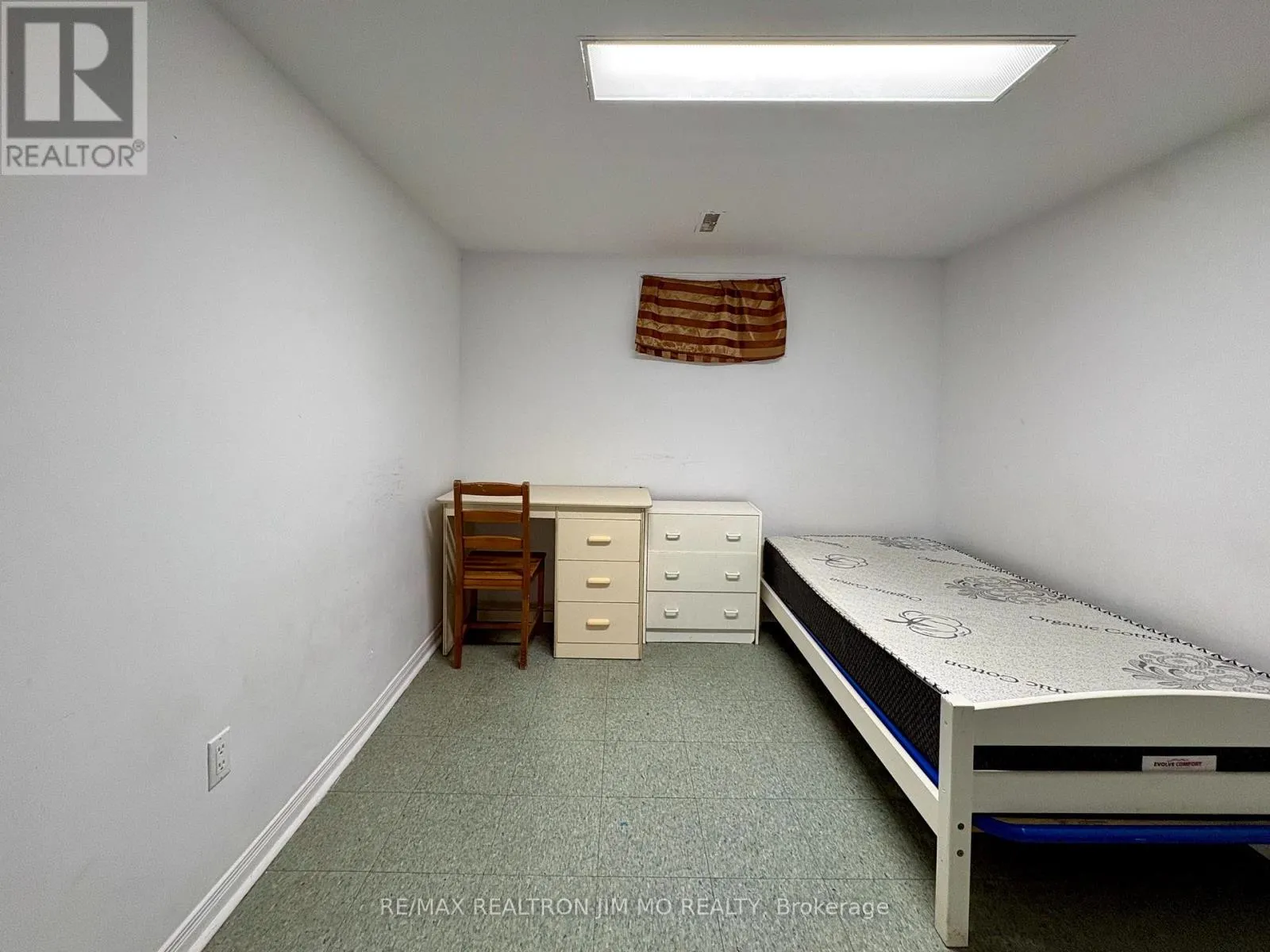BASEMENT - 39 HARTLEYWOOD DRIVE