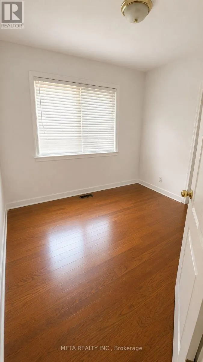 MAIN FLOOR - 540 MCCOWAN ROAD