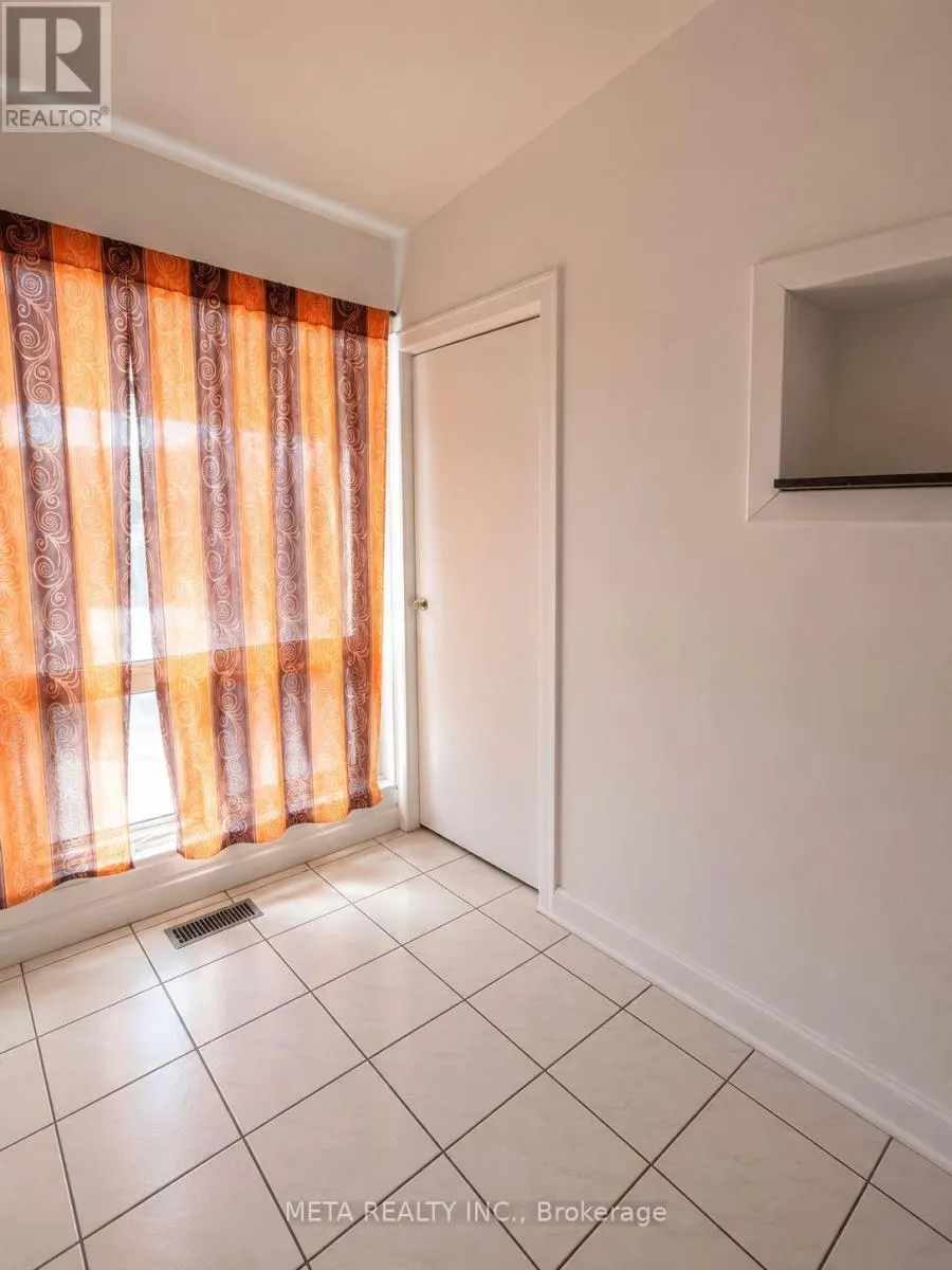 MAIN FLOOR - 540 MCCOWAN ROAD