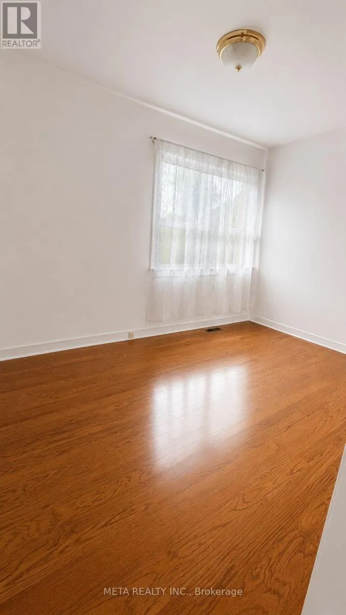 MAIN FLOOR - 540 MCCOWAN ROAD