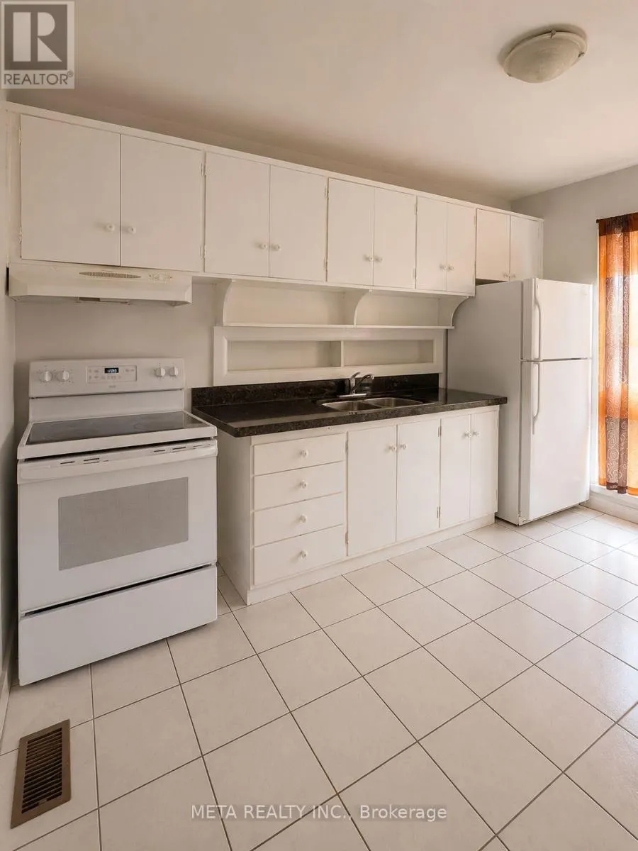 MAIN FLOOR - 540 MCCOWAN ROAD