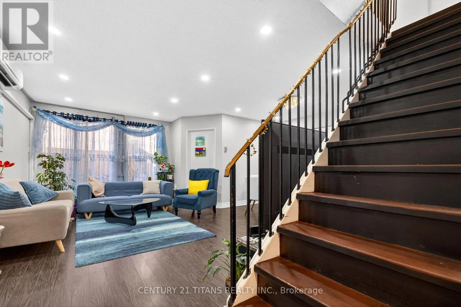 1018 - 100 MORNELLE COURT