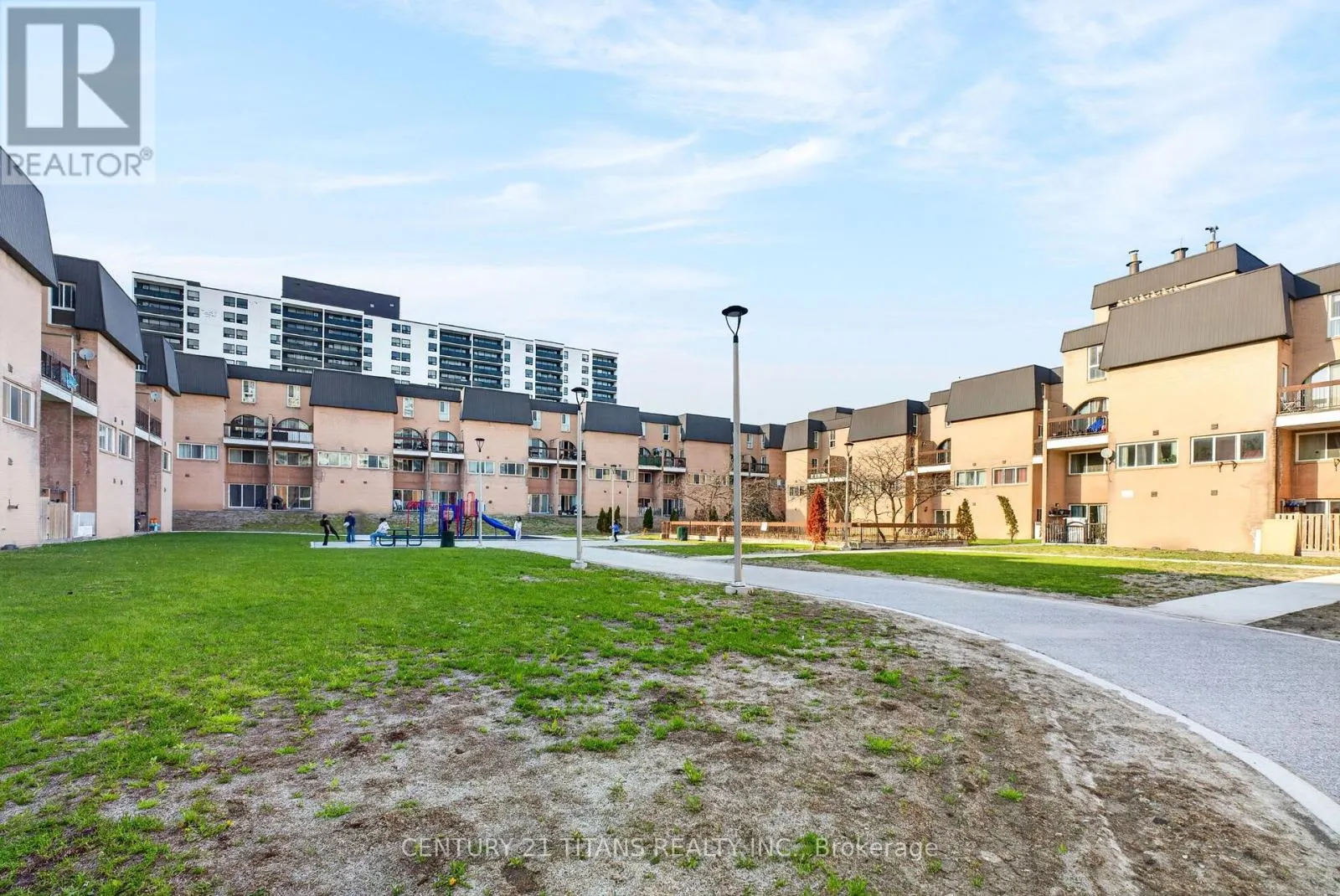 1018 - 100 MORNELLE COURT