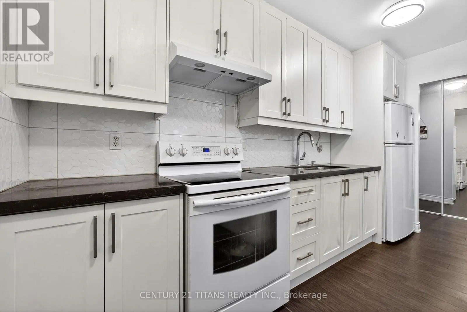 1018 - 100 MORNELLE COURT