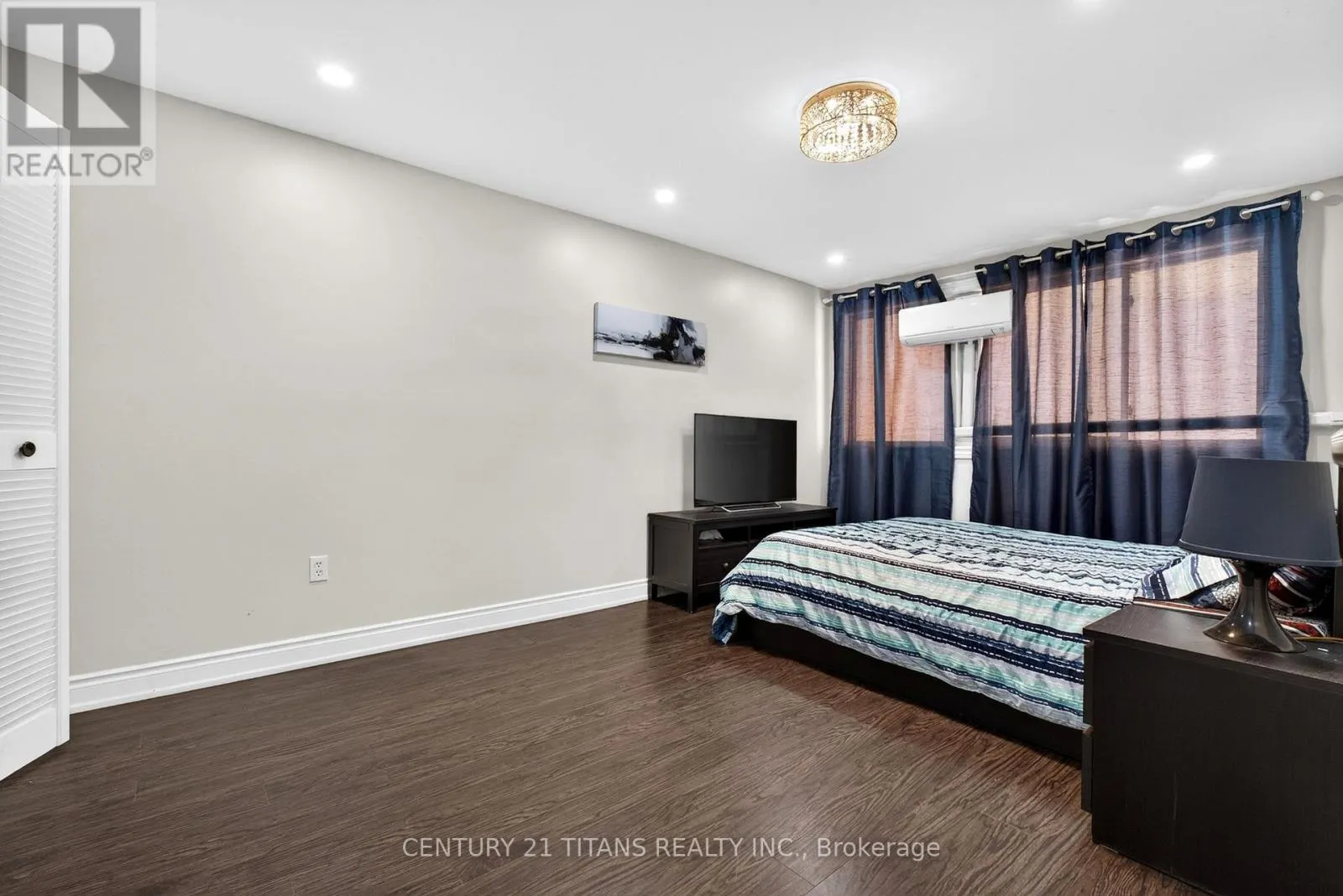 1018 - 100 MORNELLE COURT