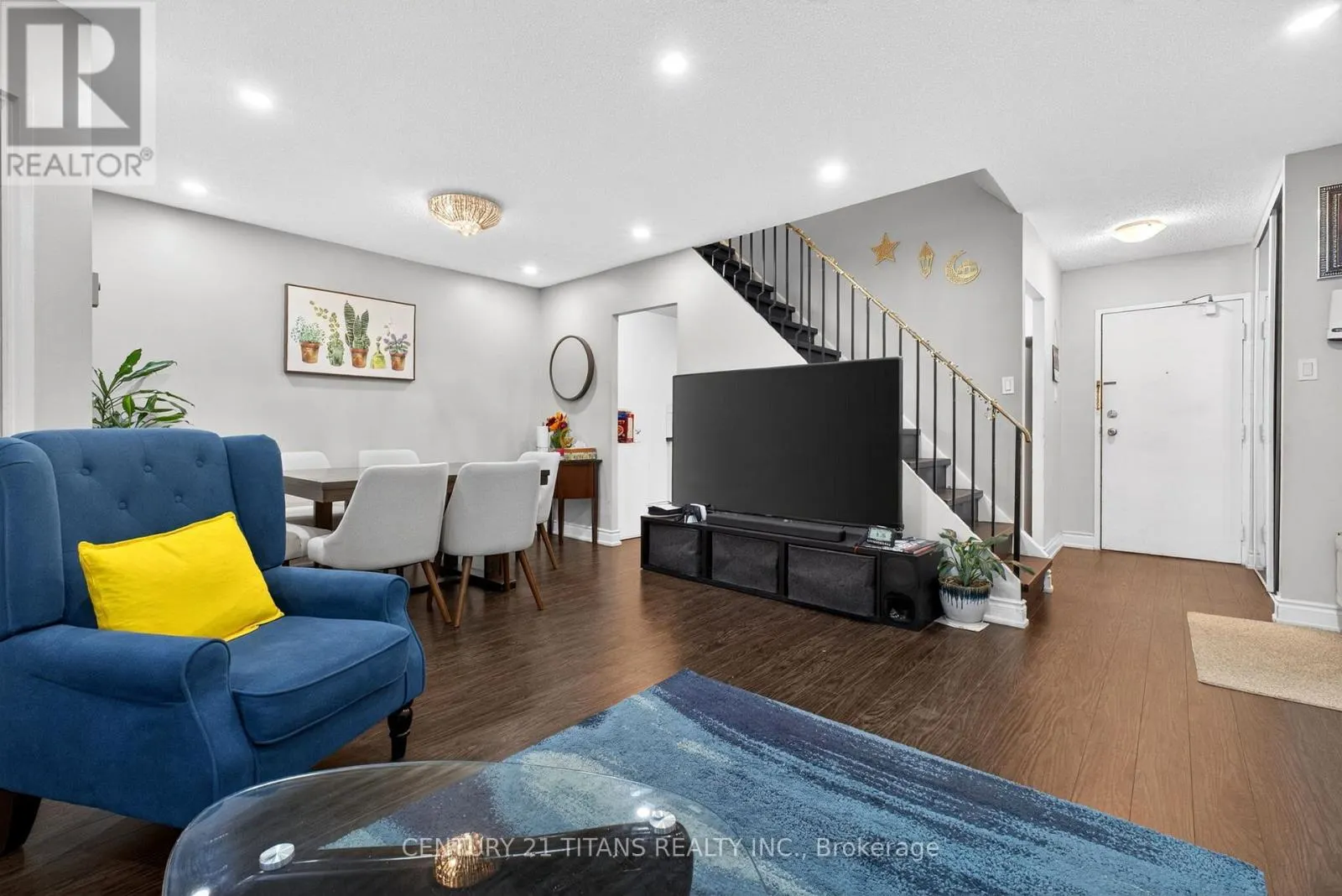 1018 - 100 MORNELLE COURT