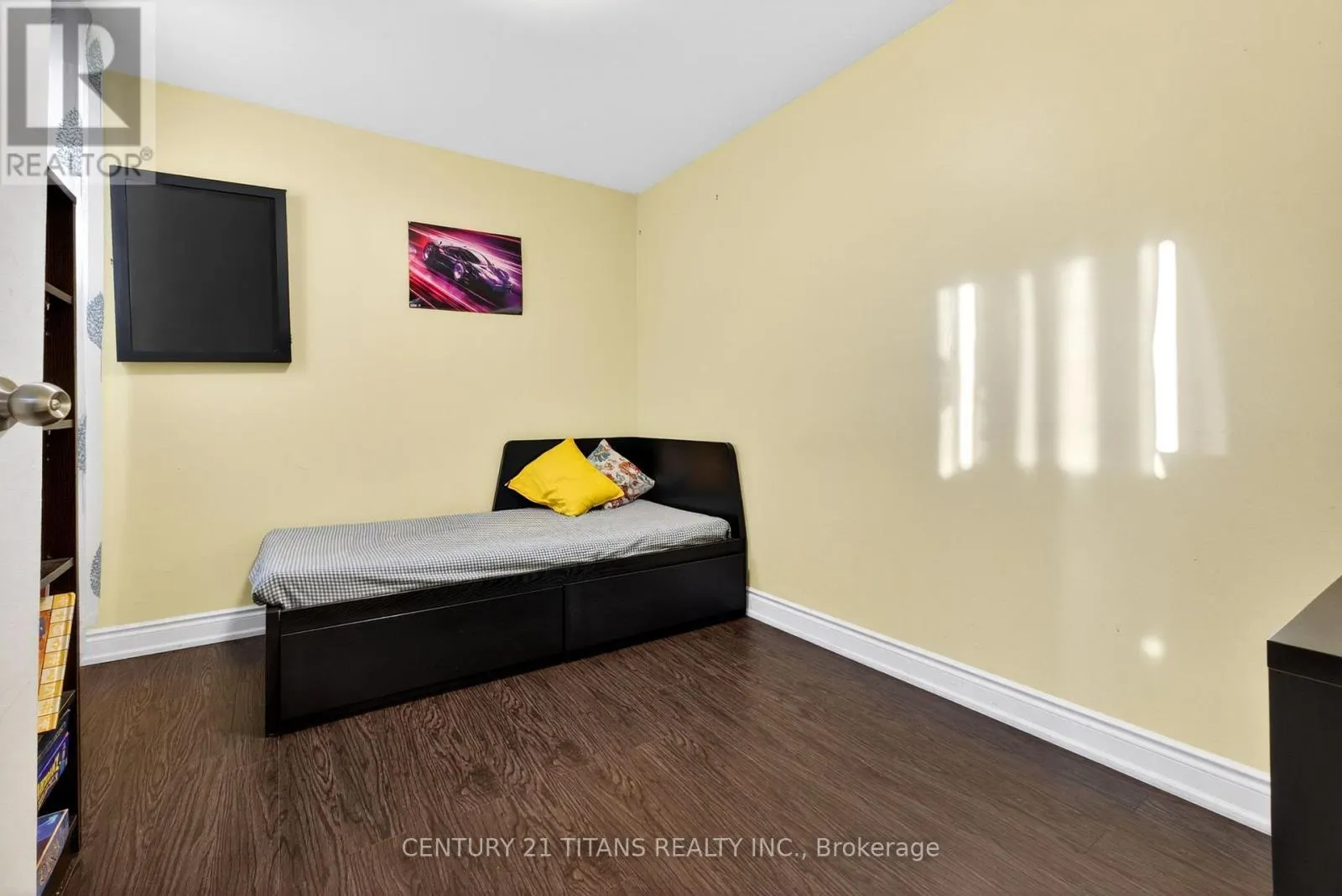 1018 - 100 MORNELLE COURT