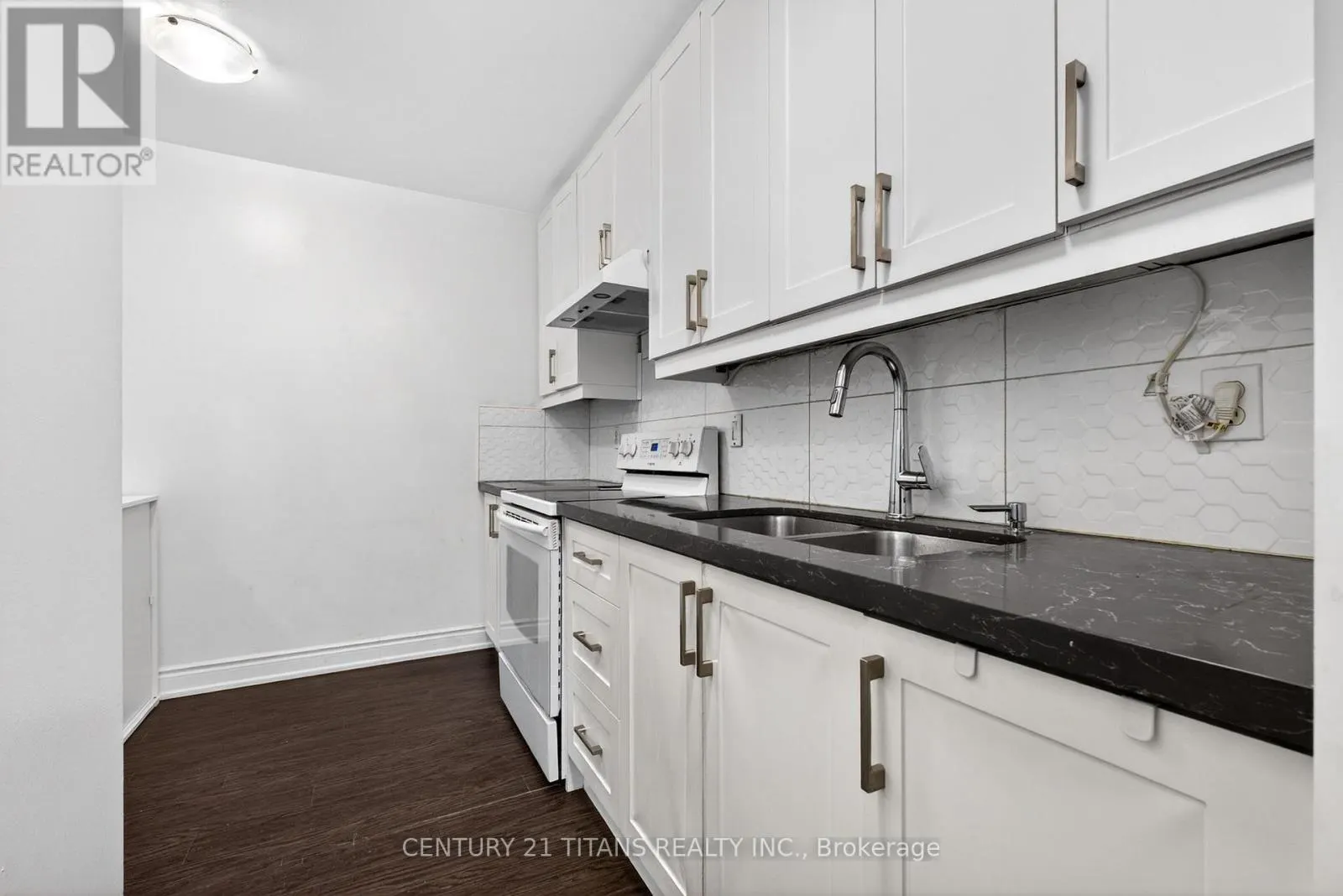 1018 - 100 MORNELLE COURT