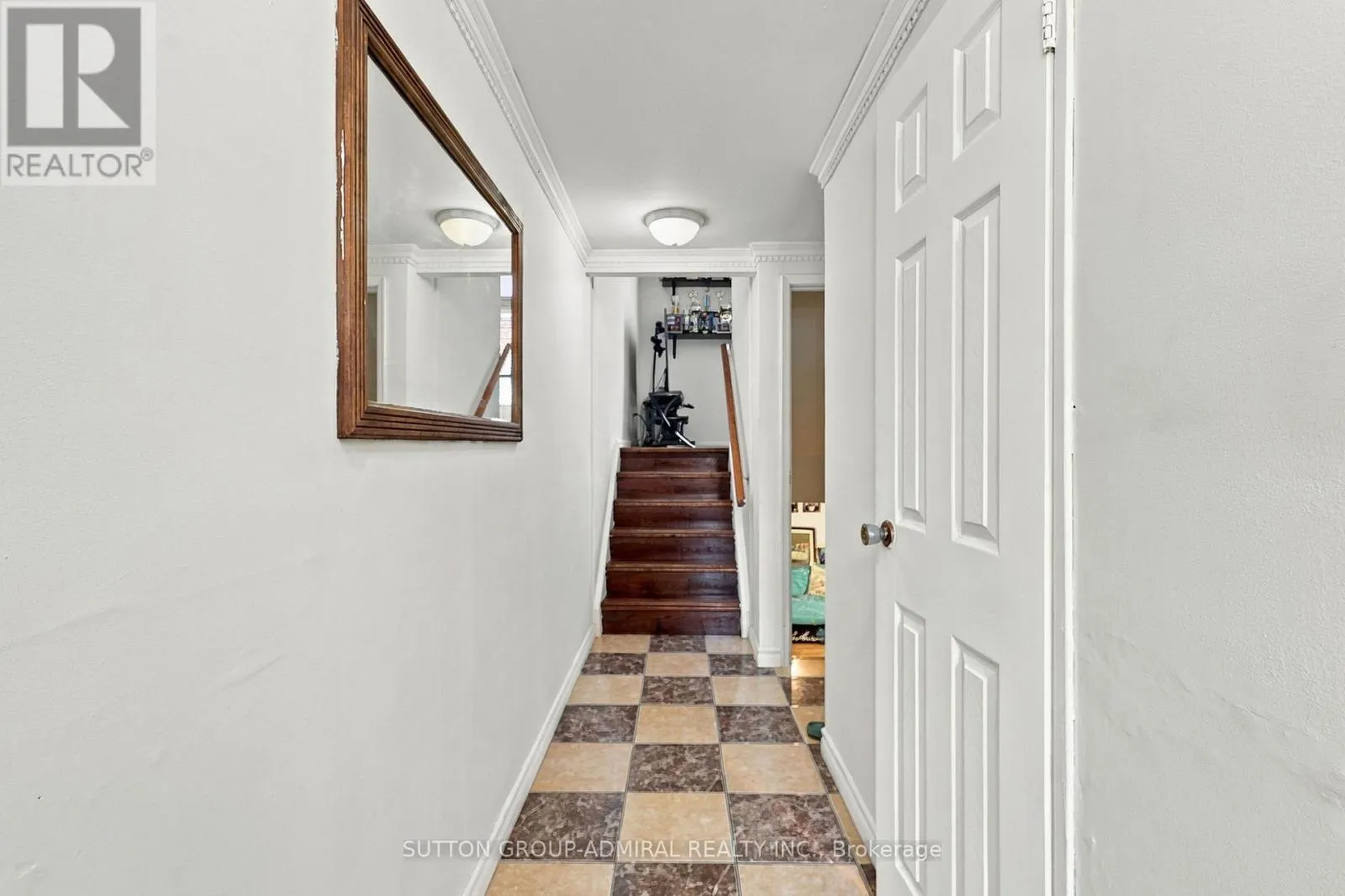 27 - 21 CHESTER LE BOULEVARD