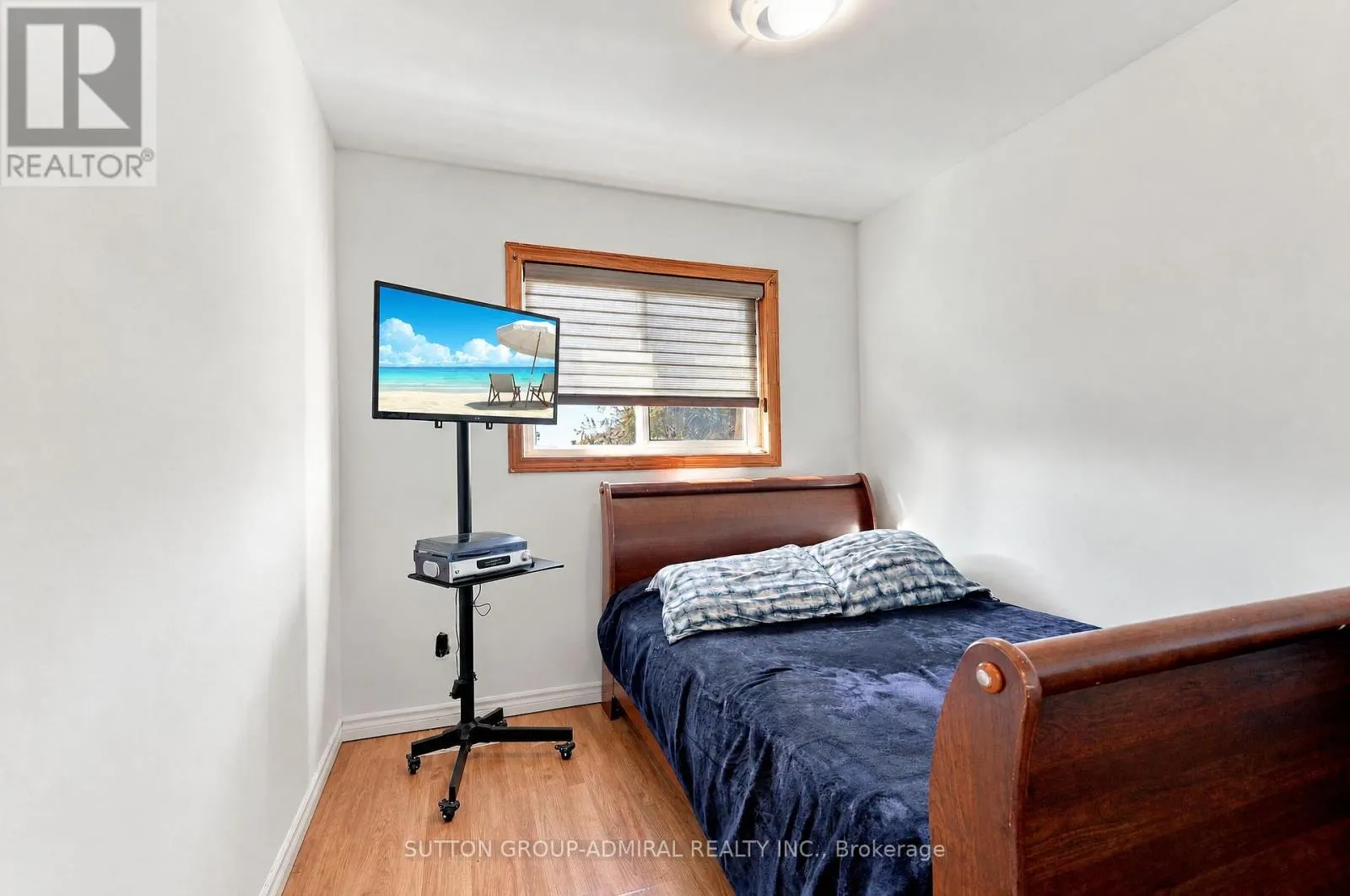 27 - 21 CHESTER LE BOULEVARD
