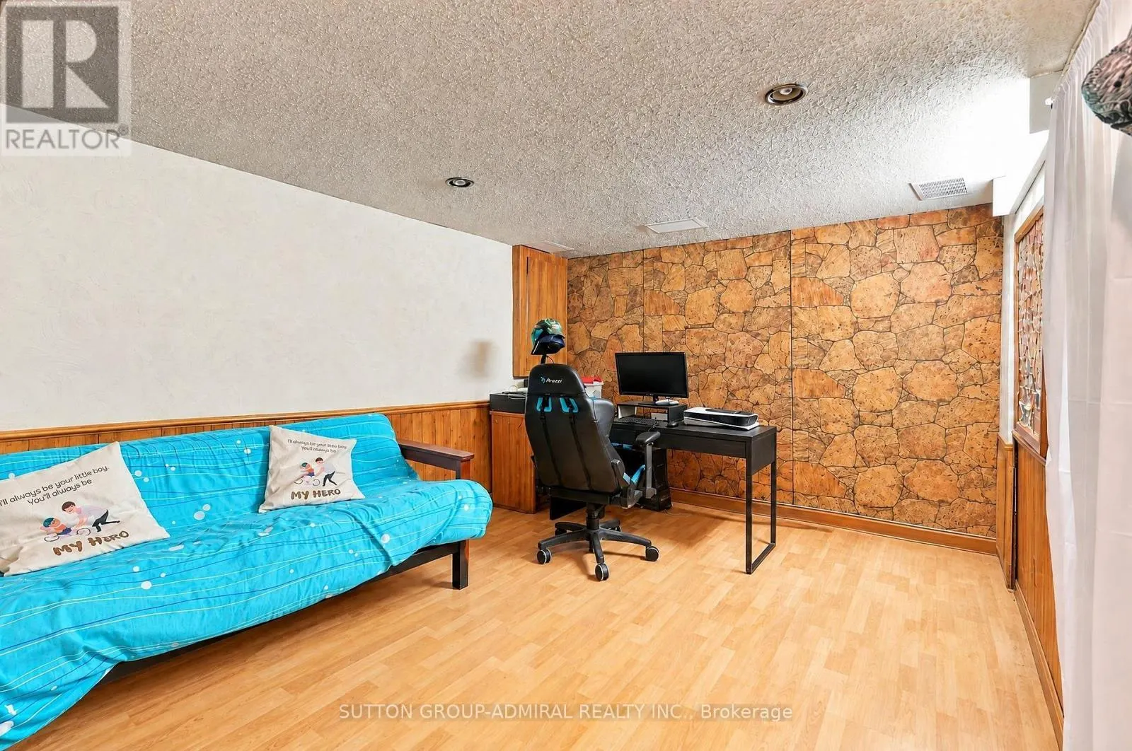 27 - 21 CHESTER LE BOULEVARD