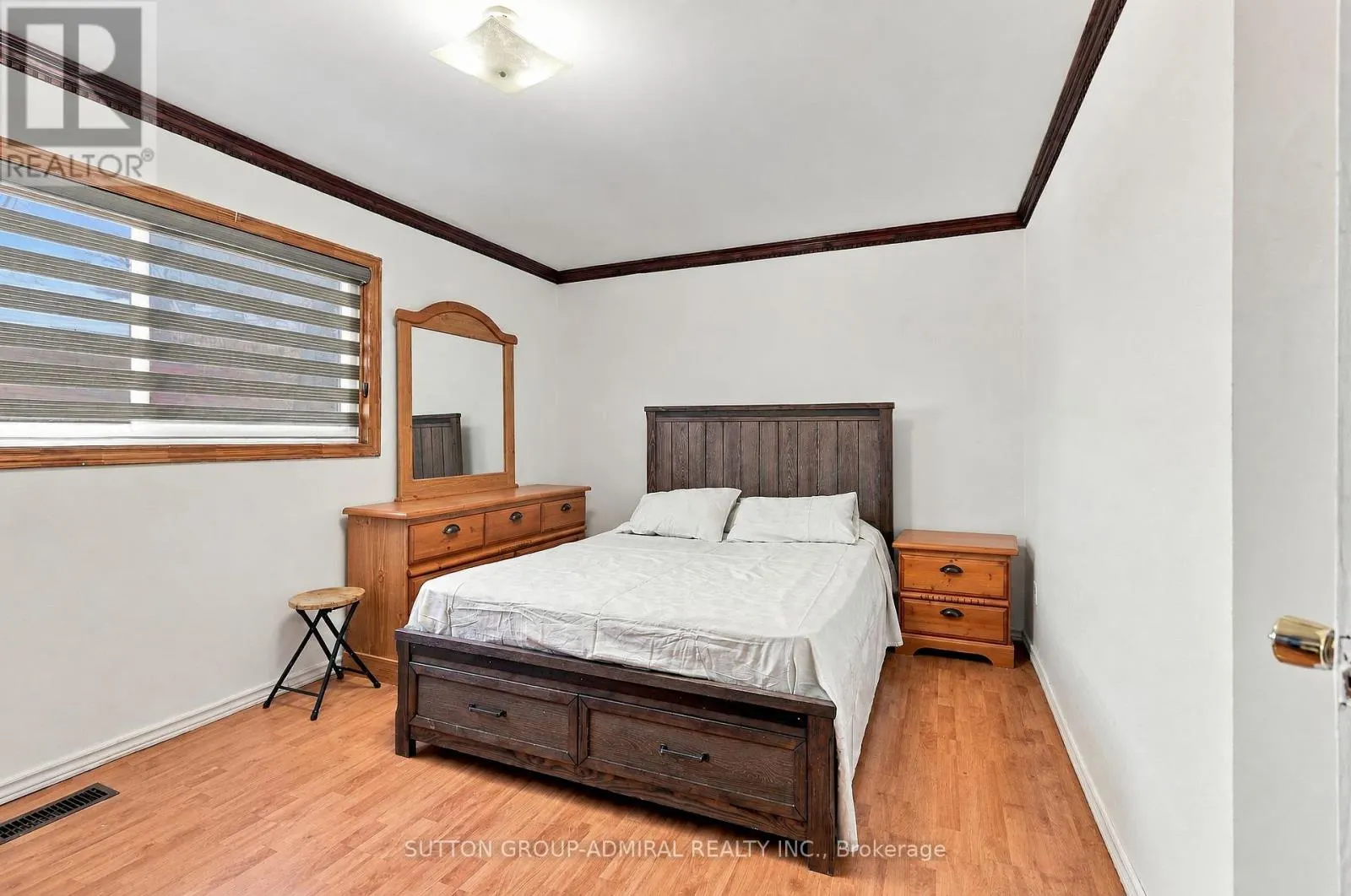 27 - 21 CHESTER LE BOULEVARD