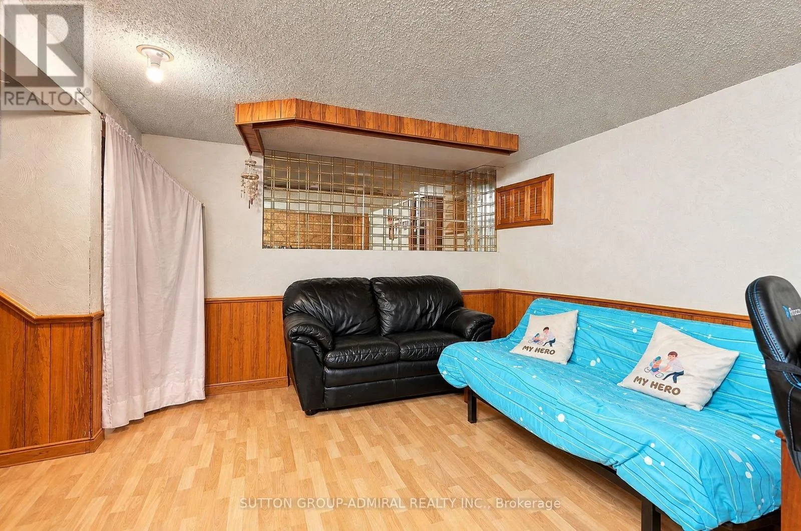 27 - 21 CHESTER LE BOULEVARD