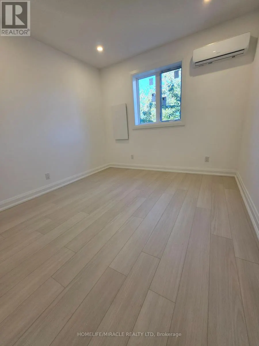 UPPER U3 - 22 ROSSANDER COURT