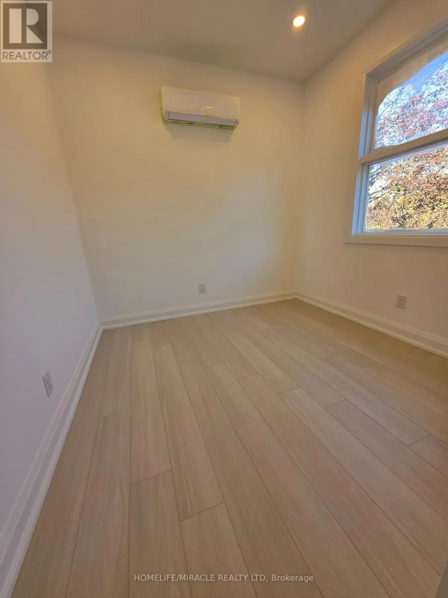 UPPER U3 - 22 ROSSANDER COURT