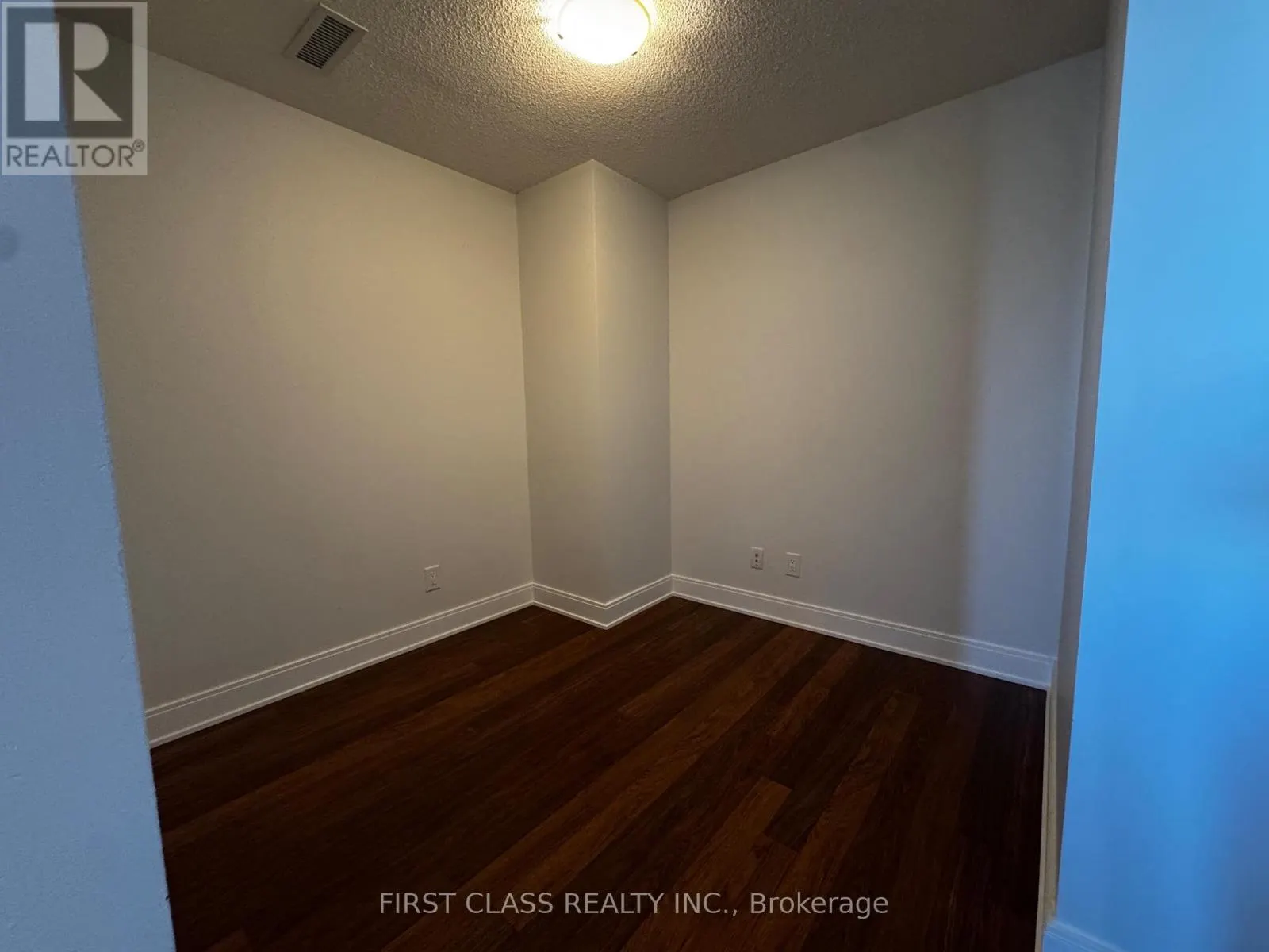 3610 - 125 VILLAGE GREEN SQUARE