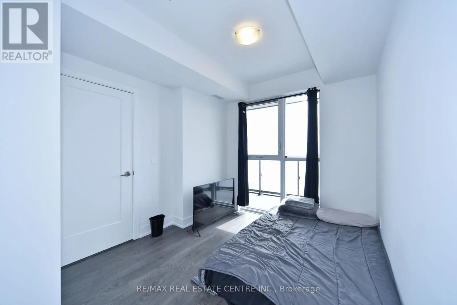 1216 - 2550 SIMCOE STREET
