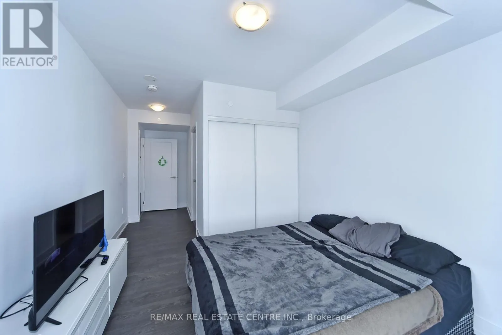 1216 - 2550 SIMCOE STREET