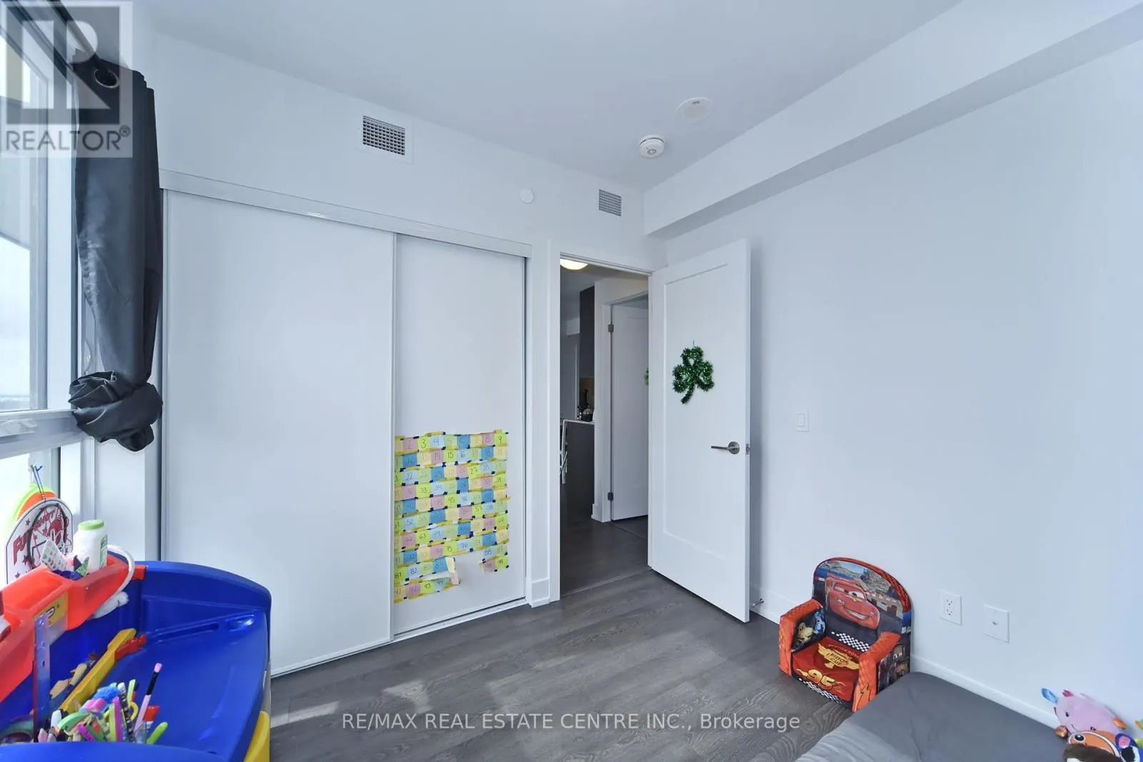 1216 - 2550 SIMCOE STREET