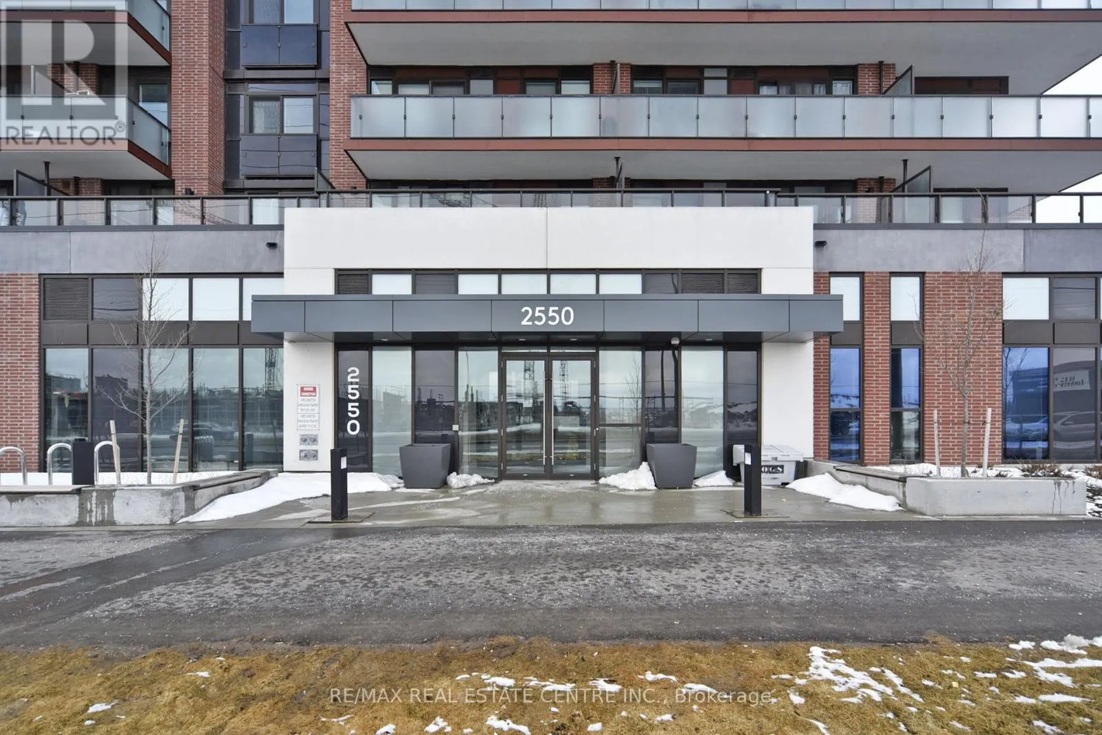 1216 - 2550 SIMCOE STREET