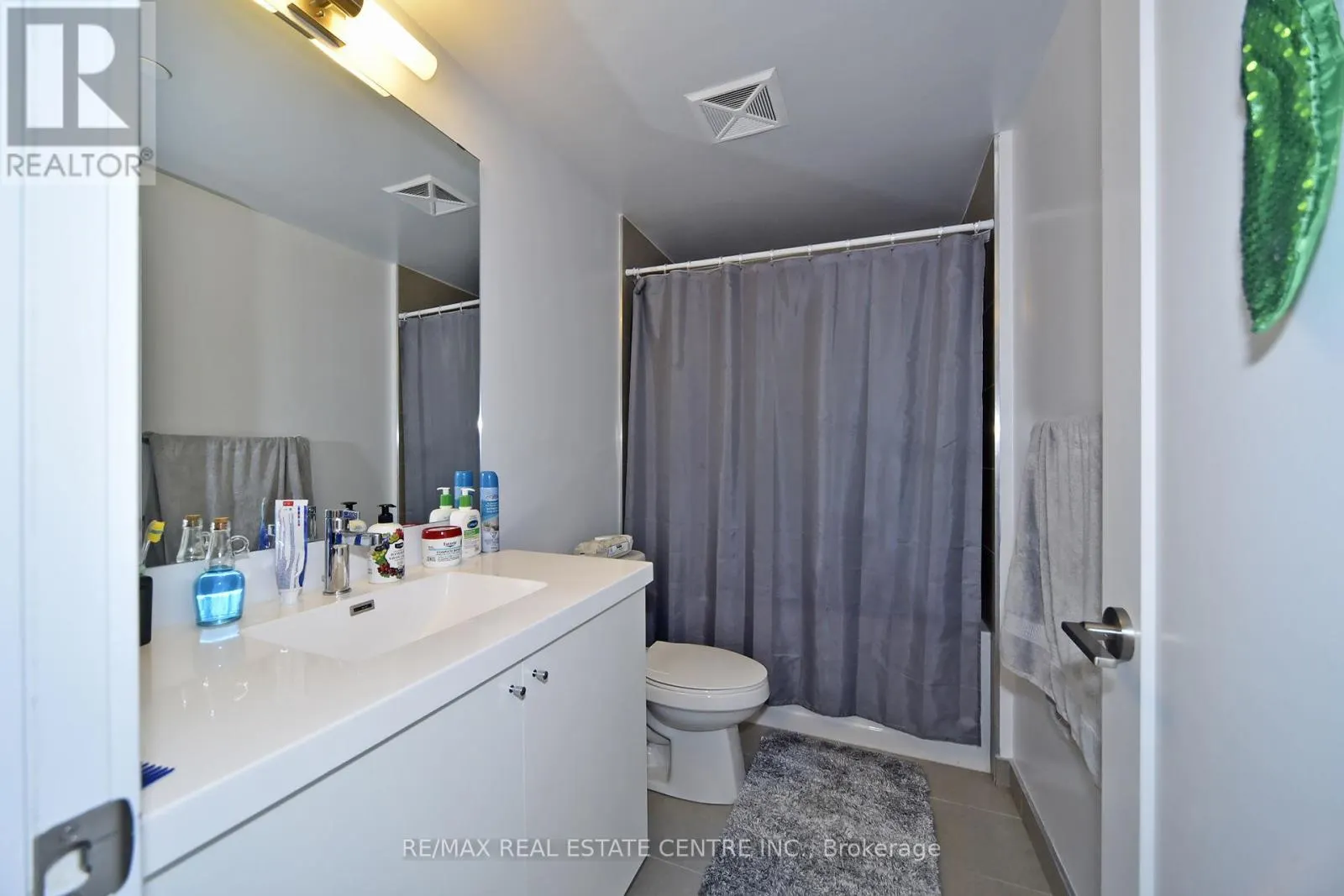 1216 - 2550 SIMCOE STREET