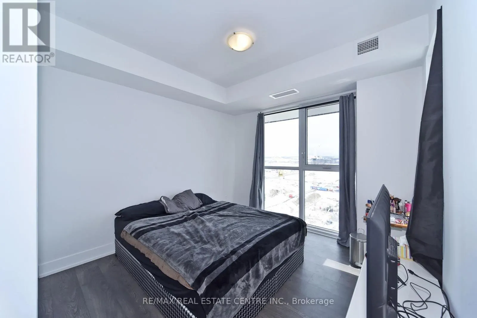 1216 - 2550 SIMCOE STREET
