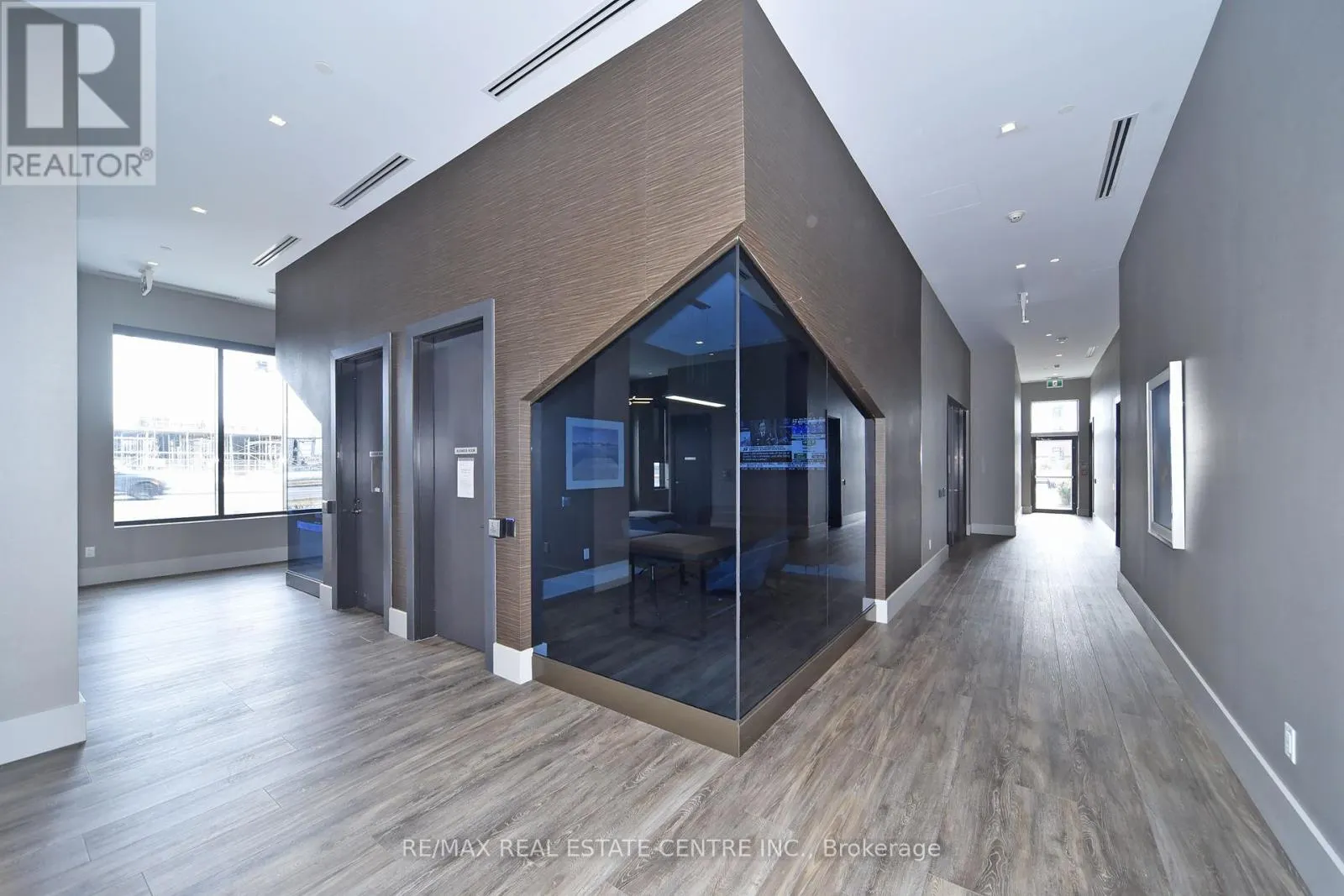 1216 - 2550 SIMCOE STREET
