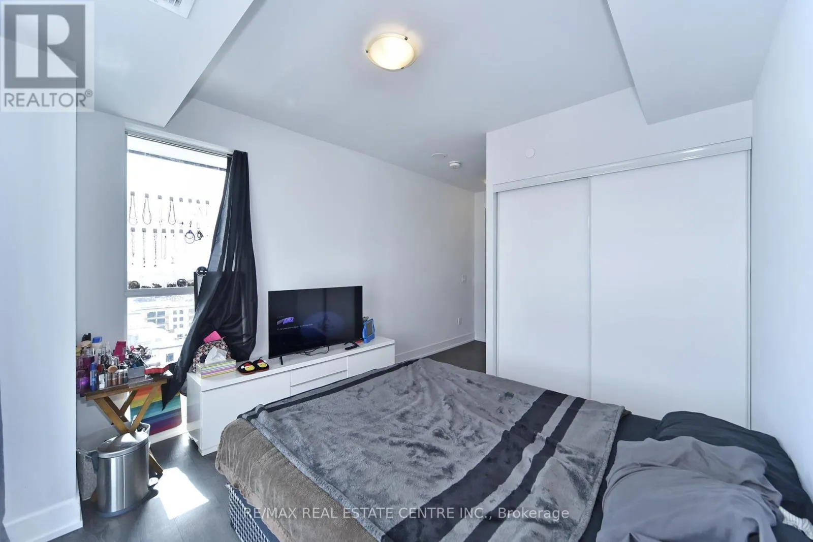 1216 - 2550 SIMCOE STREET