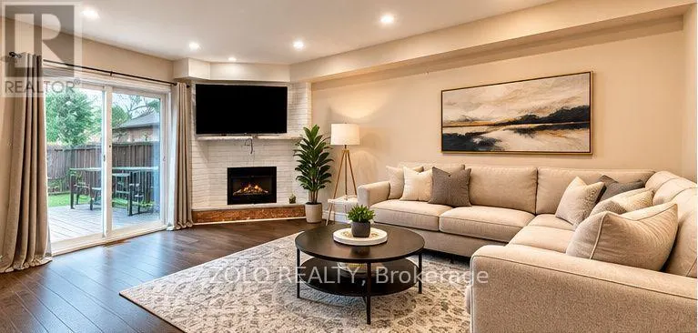 76 LANSBURY DRIVE W