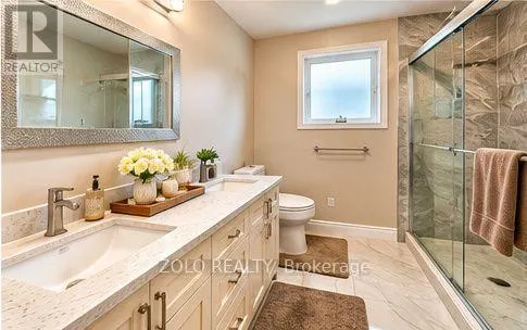 76 LANSBURY DRIVE W