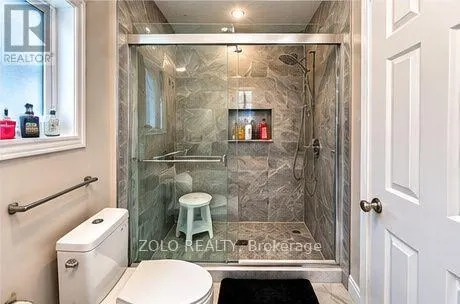 76 LANSBURY DRIVE W