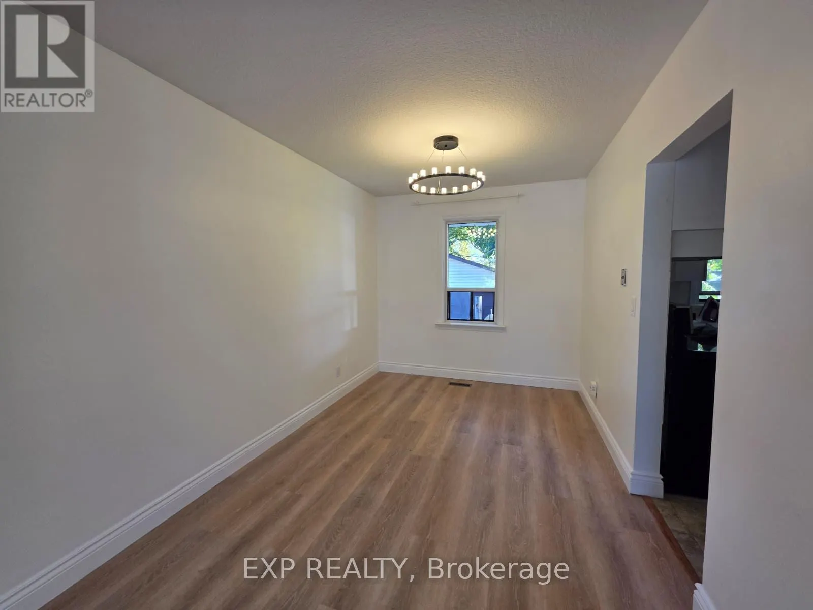 MAIN - 749 KING STREET W