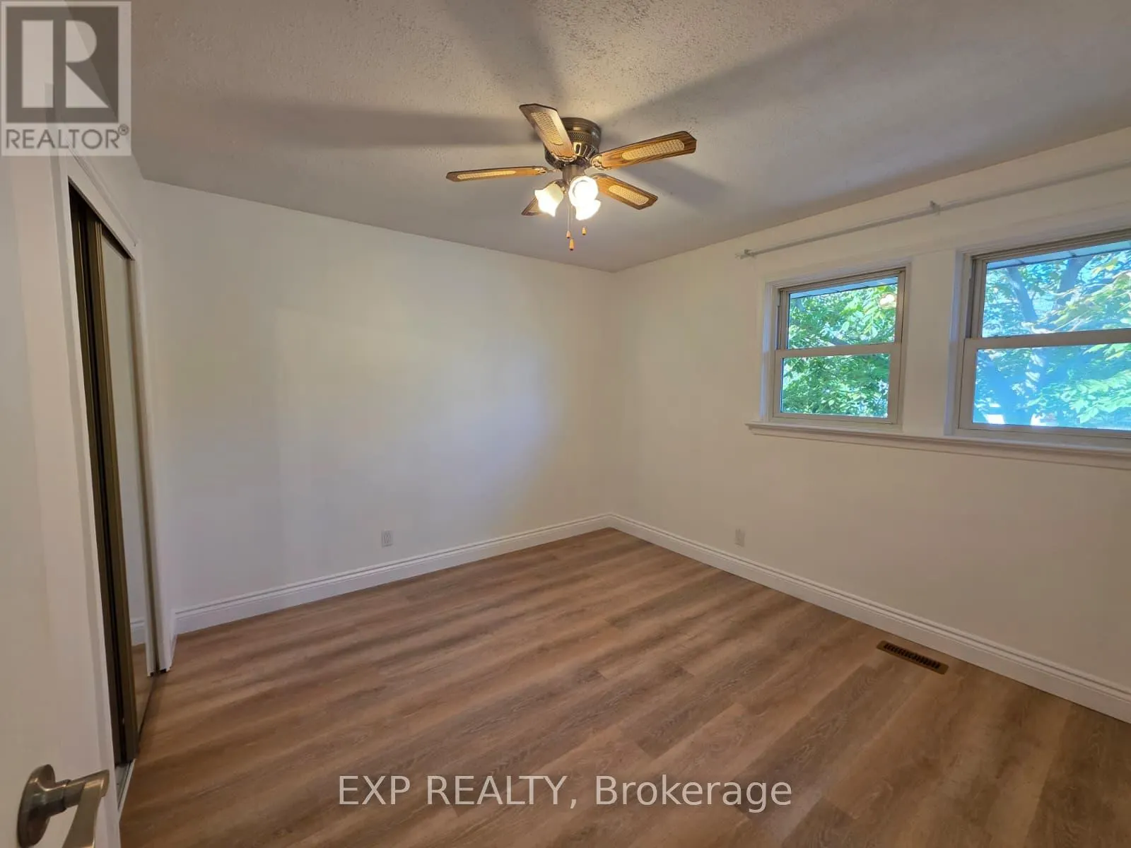 MAIN - 749 KING STREET W