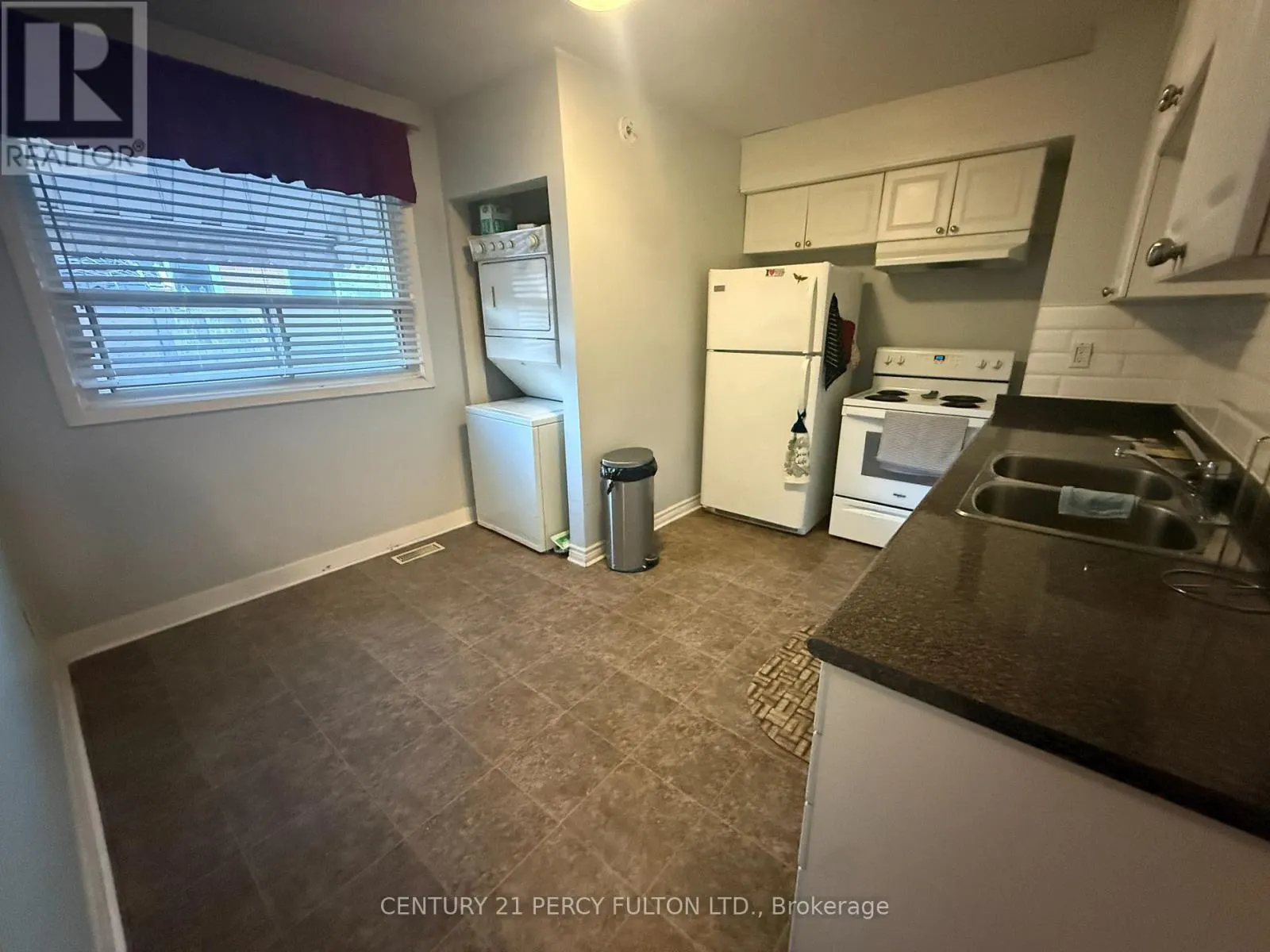 UNIT 1 - 220 ROSEDALE DRIVE