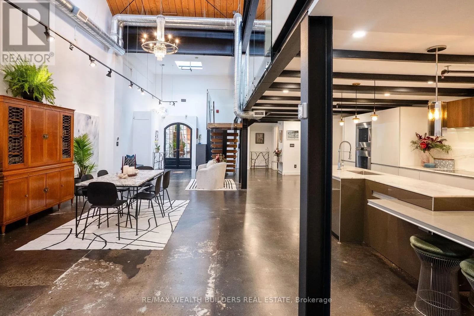 123 - 326 CARLAW AVENUE