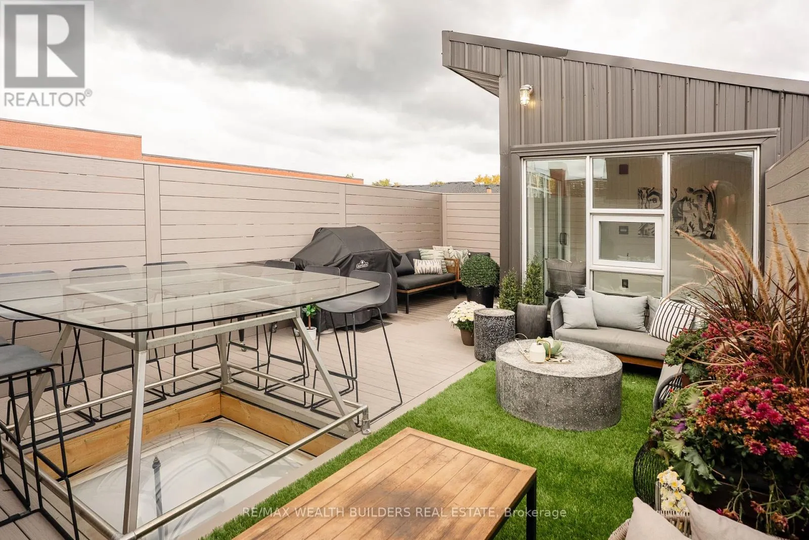 123 - 326 CARLAW AVENUE