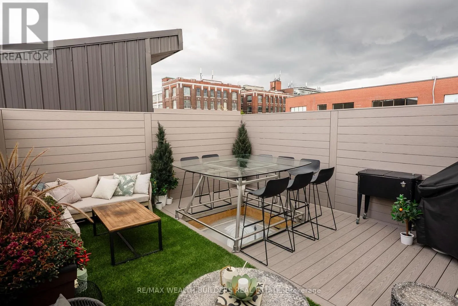 123 - 326 CARLAW AVENUE